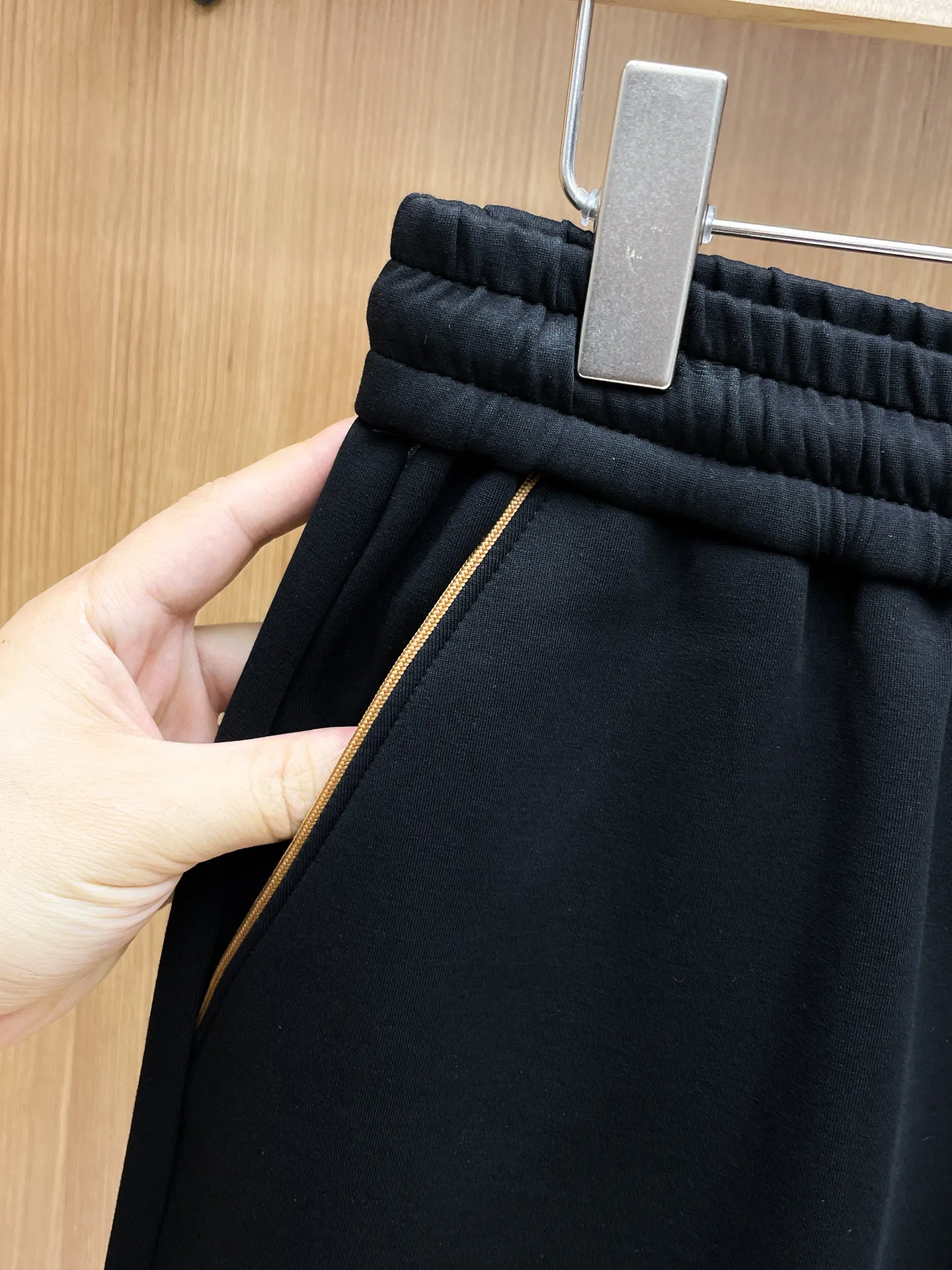 LP New Arrival counter Same Style casual suit, Breathable, comfortable and casual! Full of high-end feel! The details are exquisite and high-end, and the workmanship is impeccable! The original Premium fabric is very high-end! The fabric is crisp and anti-wrinkle Wear-Resistant, warm, neat and stylish. Everyone must buy a set this autumn and winter. They must look cool and cool when wearing them. We especially recommend Sizes M-3XL